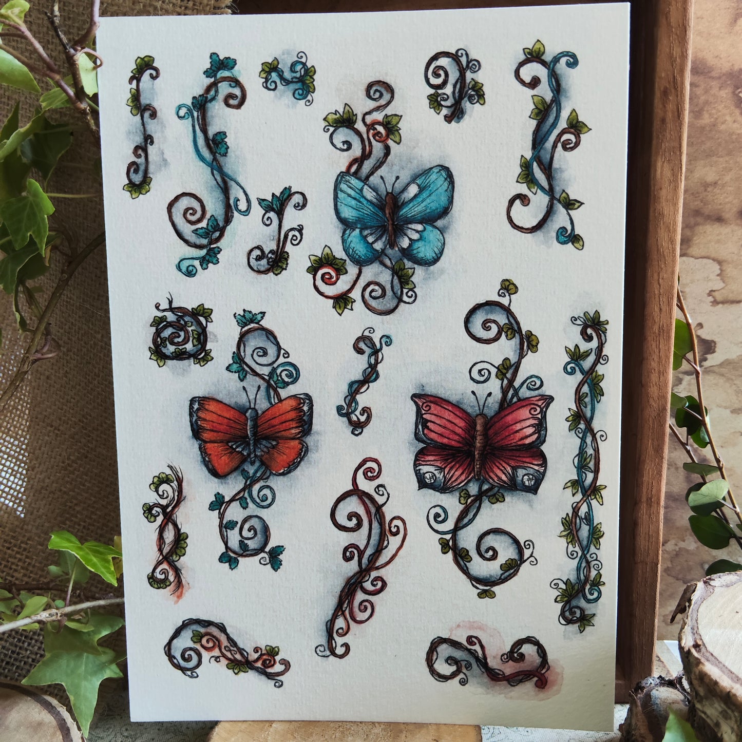 Affiche A5 Papillons & Volutes – Illustration Élégante et Fantaisie, Motifs Ornementaux à l’Aquarelle