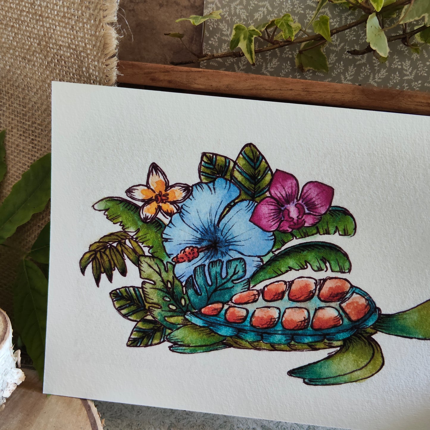 Affiche Aquarelle "Tortue Marine Fleurie Orchidée Monstera" - Illustration Fantaisie et Nature