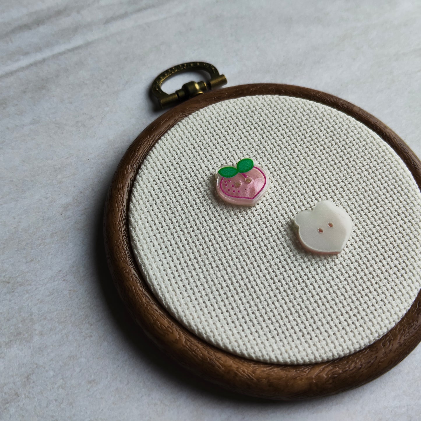 Boutons pêche rose fruits été feuille