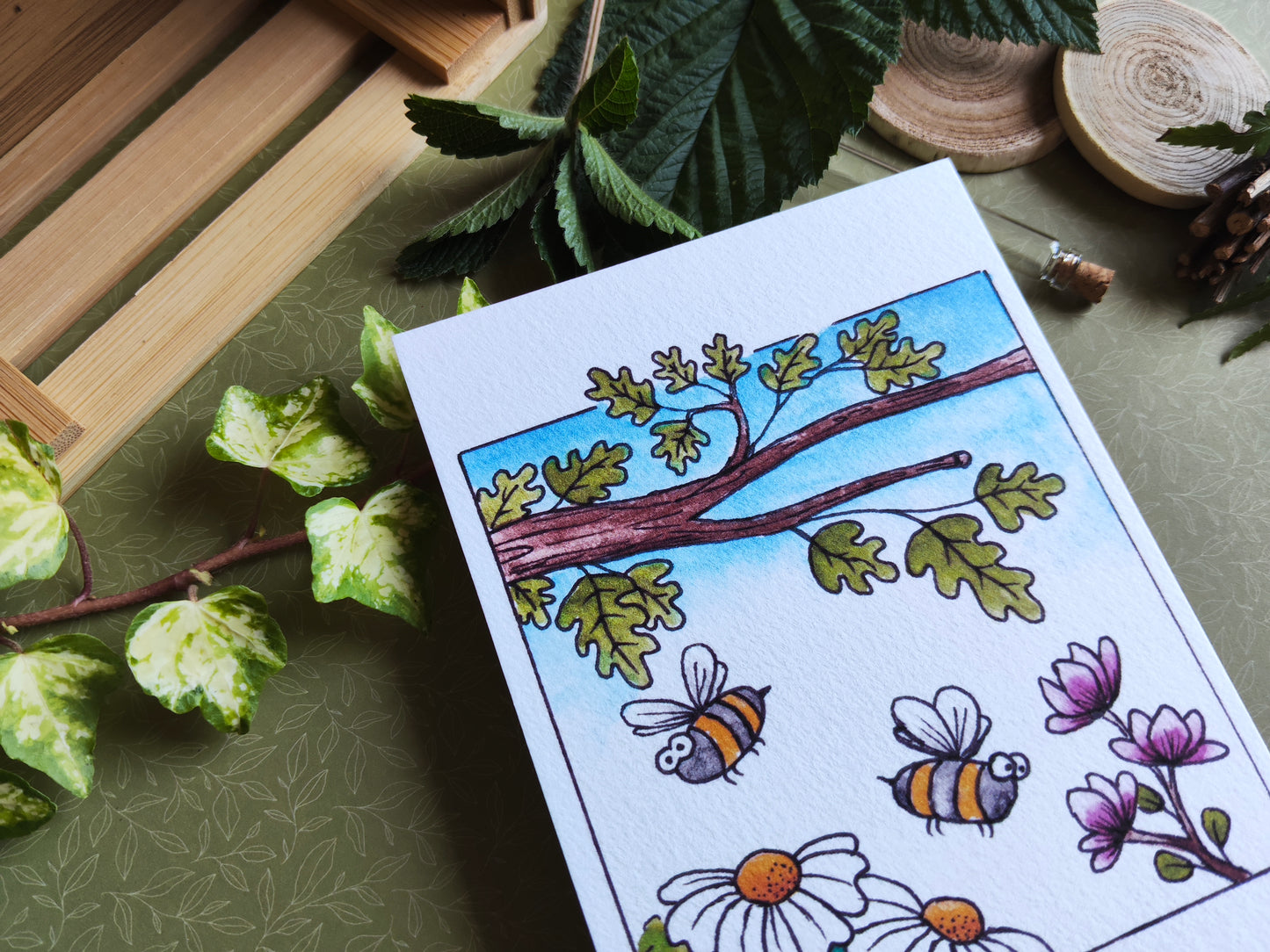 Carte Fleur et Abeille – Marguerite, Feuilles, Chêne et Nature