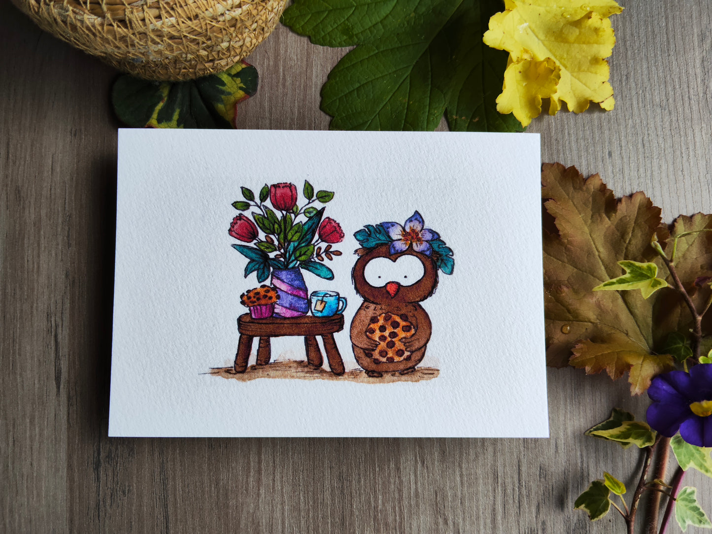 Carte illustrée – Hibou gourmand & fleurs – Goûter fleuri à l’aquarelle – Format A6