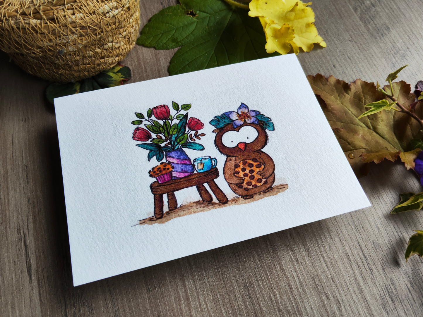 Carte illustrée – Hibou gourmand & fleurs – Goûter fleuri à l’aquarelle – Format A6