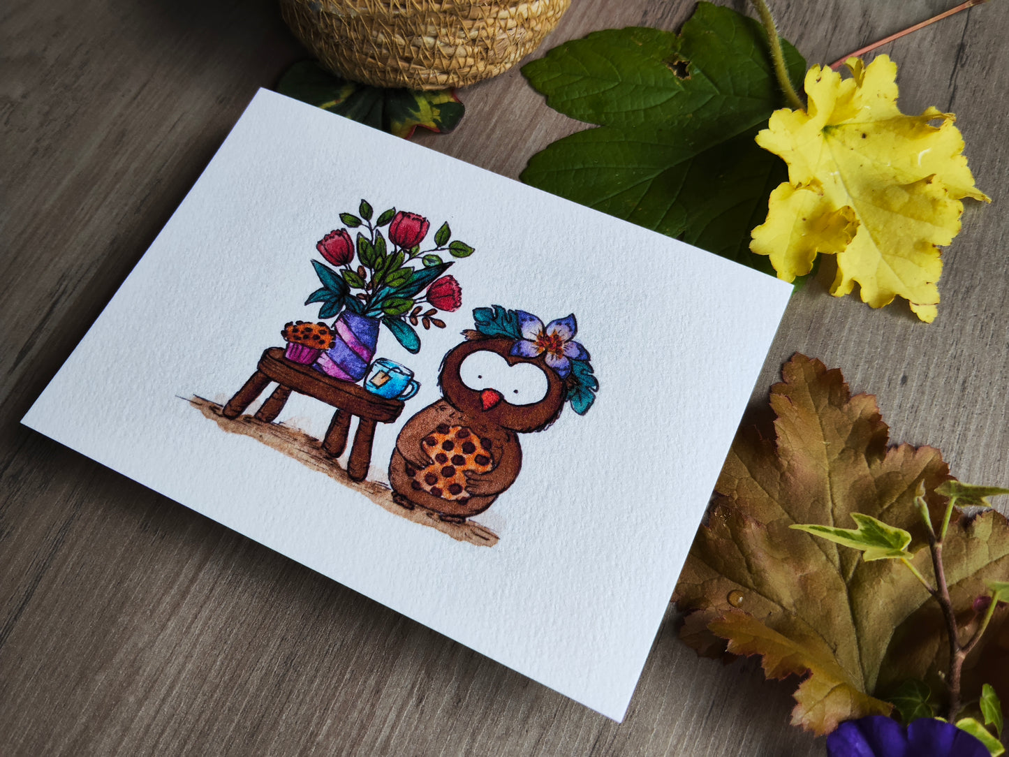 Carte illustrée – Hibou gourmand & fleurs – Goûter fleuri à l’aquarelle – Format A6