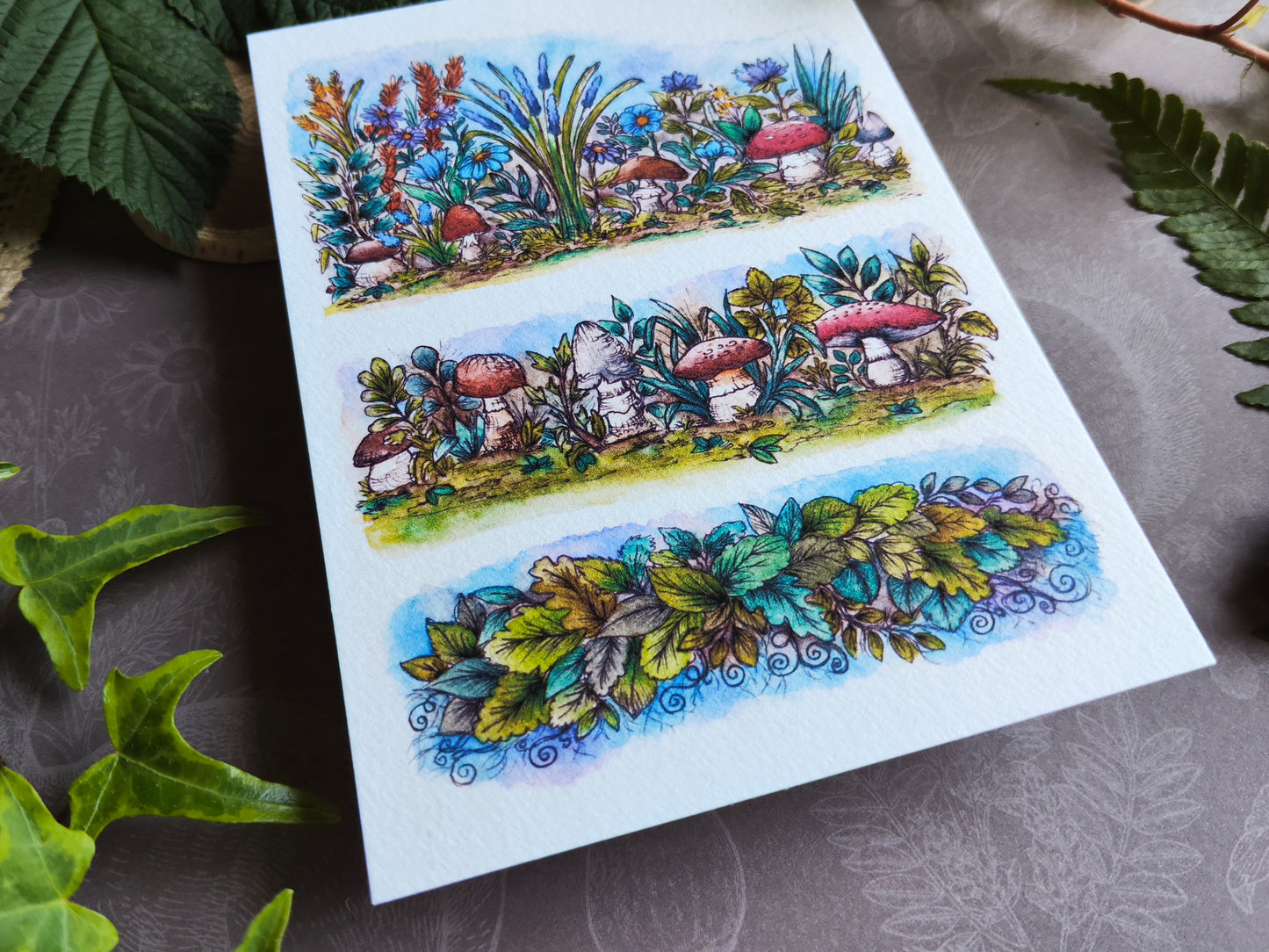 Carte Champignon et bordure de fleurs – Conte Mignon en Aquarelle