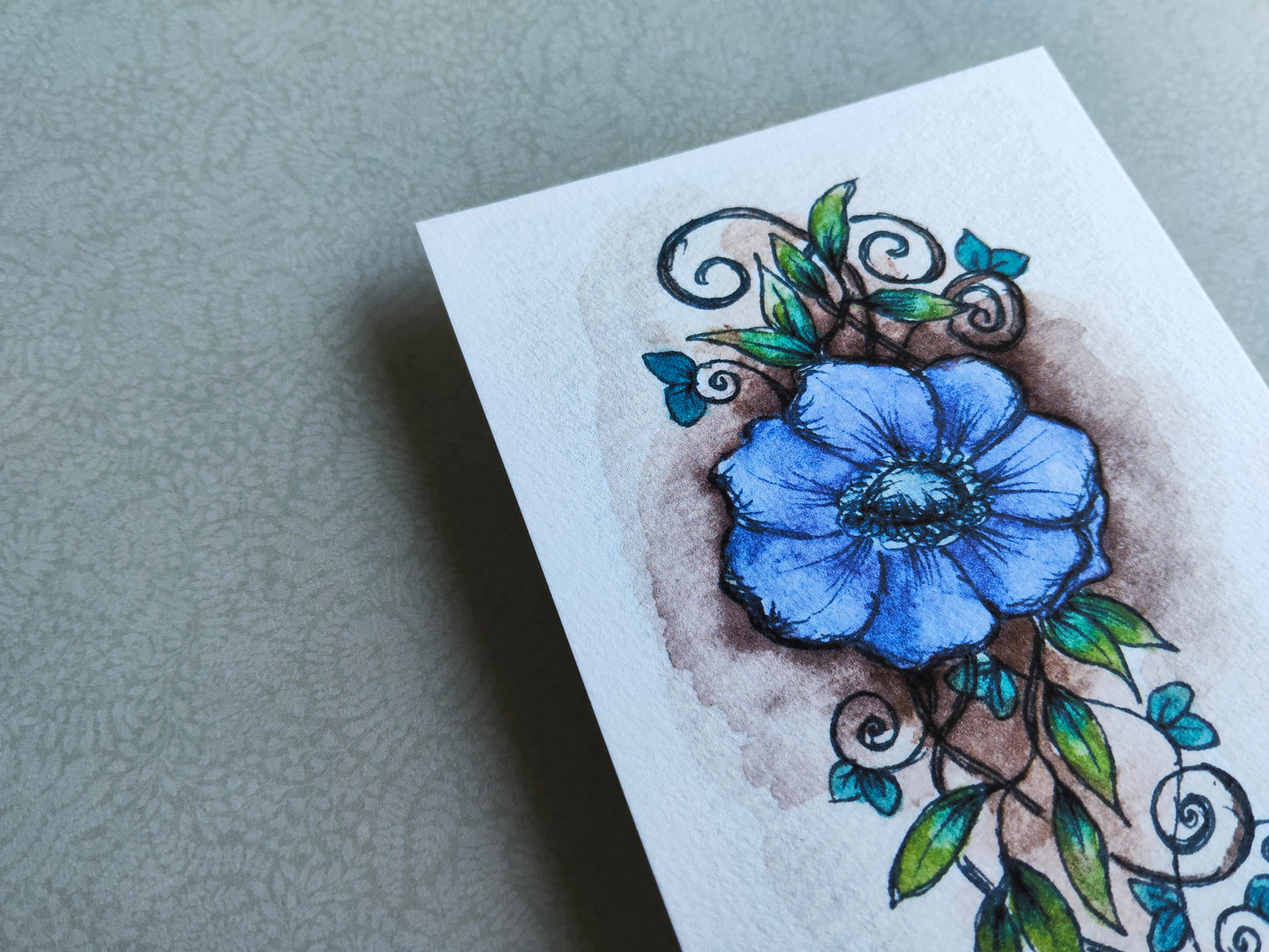 Carte Fleur bleue Anémone Feuillage – Illustration Arabesque Fin