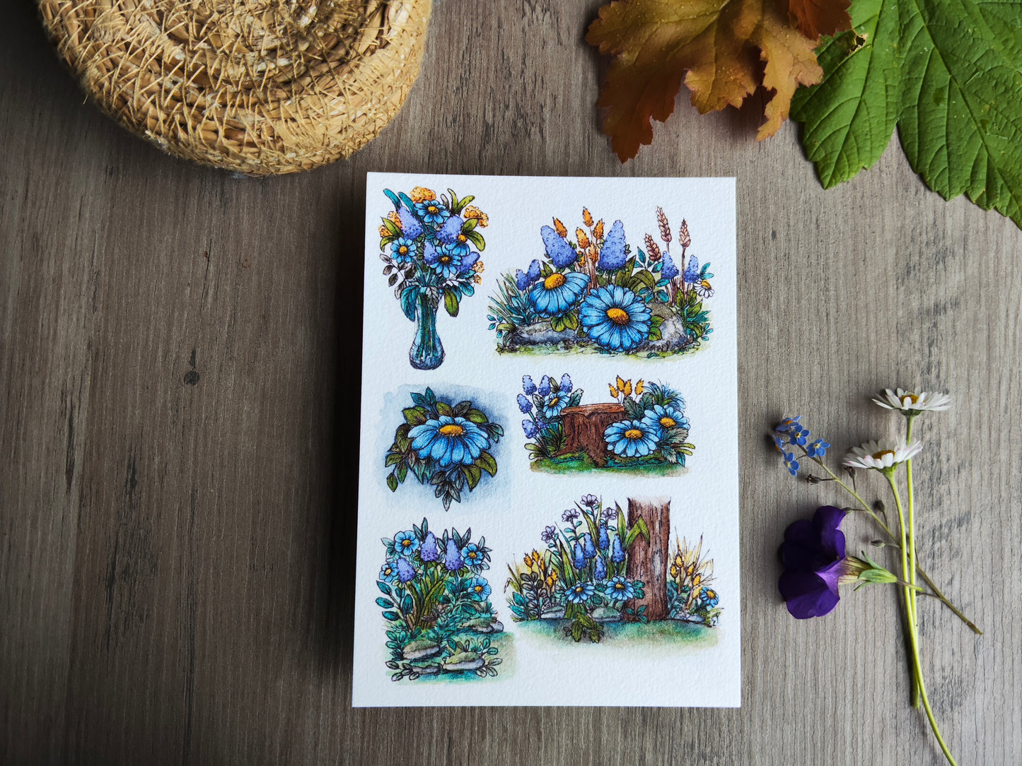 Carte A6 illustrée – Fleurs bleues et nature en forêt, aquarelle florale douce