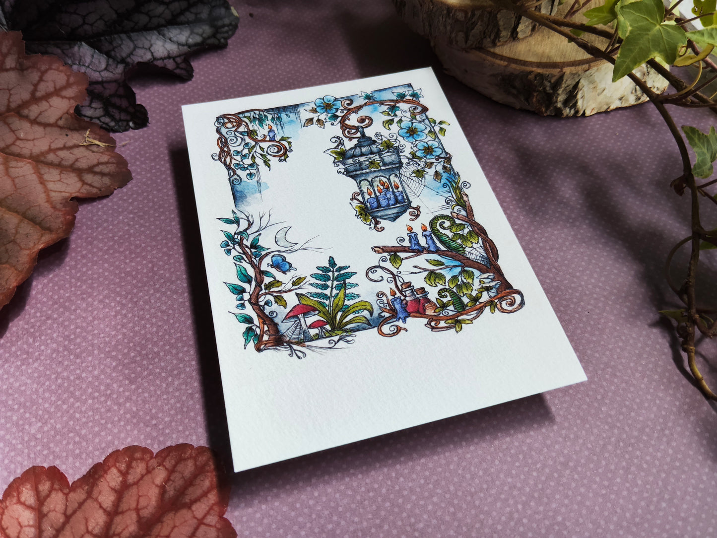 Carte Lanterne Féerique – Illustration Aquarelle Feuillage Lierre Bougie Champignon