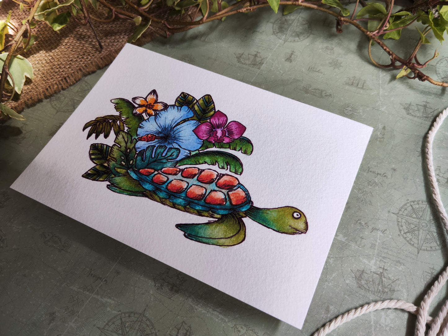 Illustration été – Tortue marine et feuillage tropical à l’aquarelle – Format A6