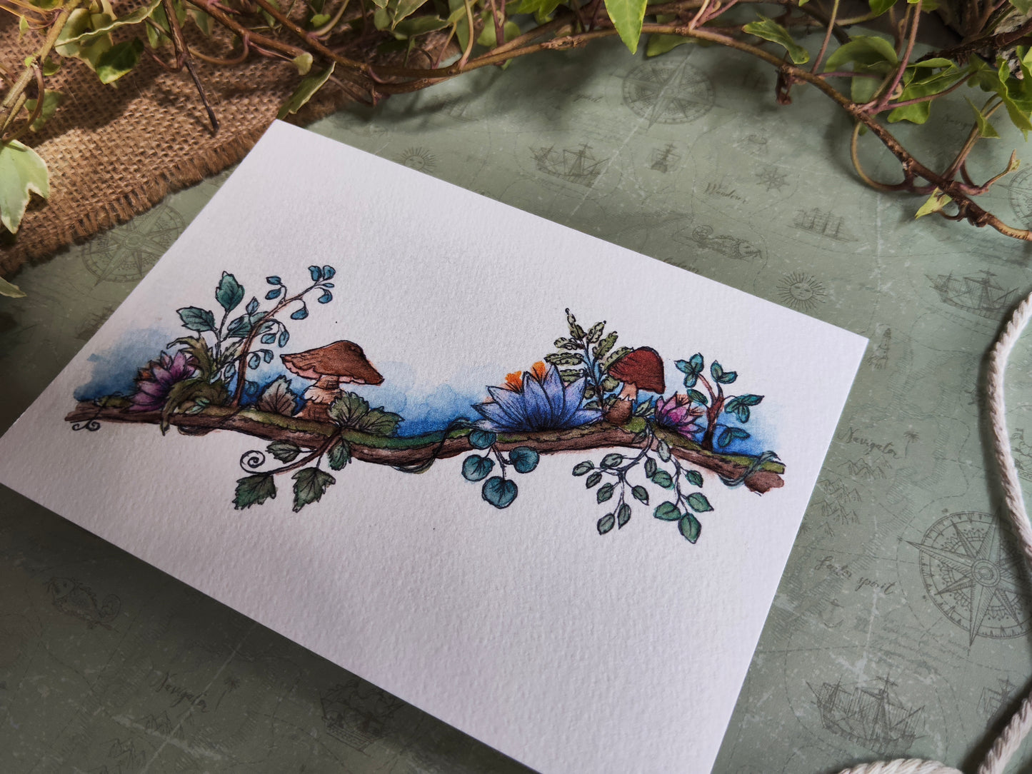 Carte A6 branche fleurie et champignons – Illustration aquarelle botanique, nature douce et magique – Aquarelle magie