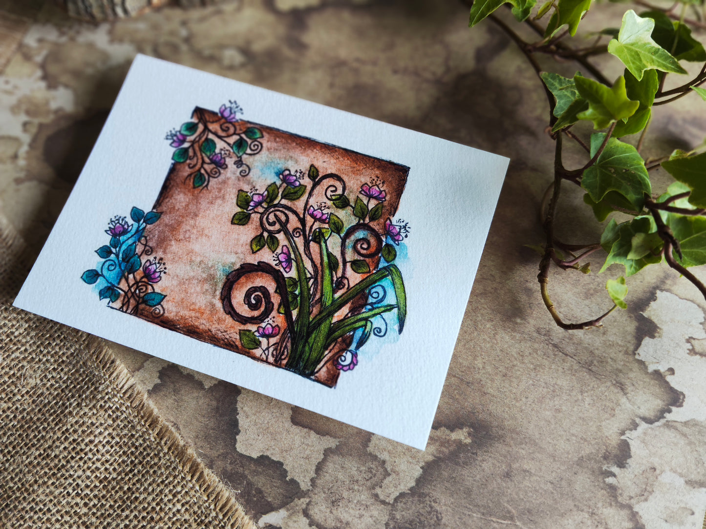 Carte florale A6 rectangle – Illustration à l’aquarelle d’un cadre ancien avec fleurs roses et feuillage, style botanique et romantique