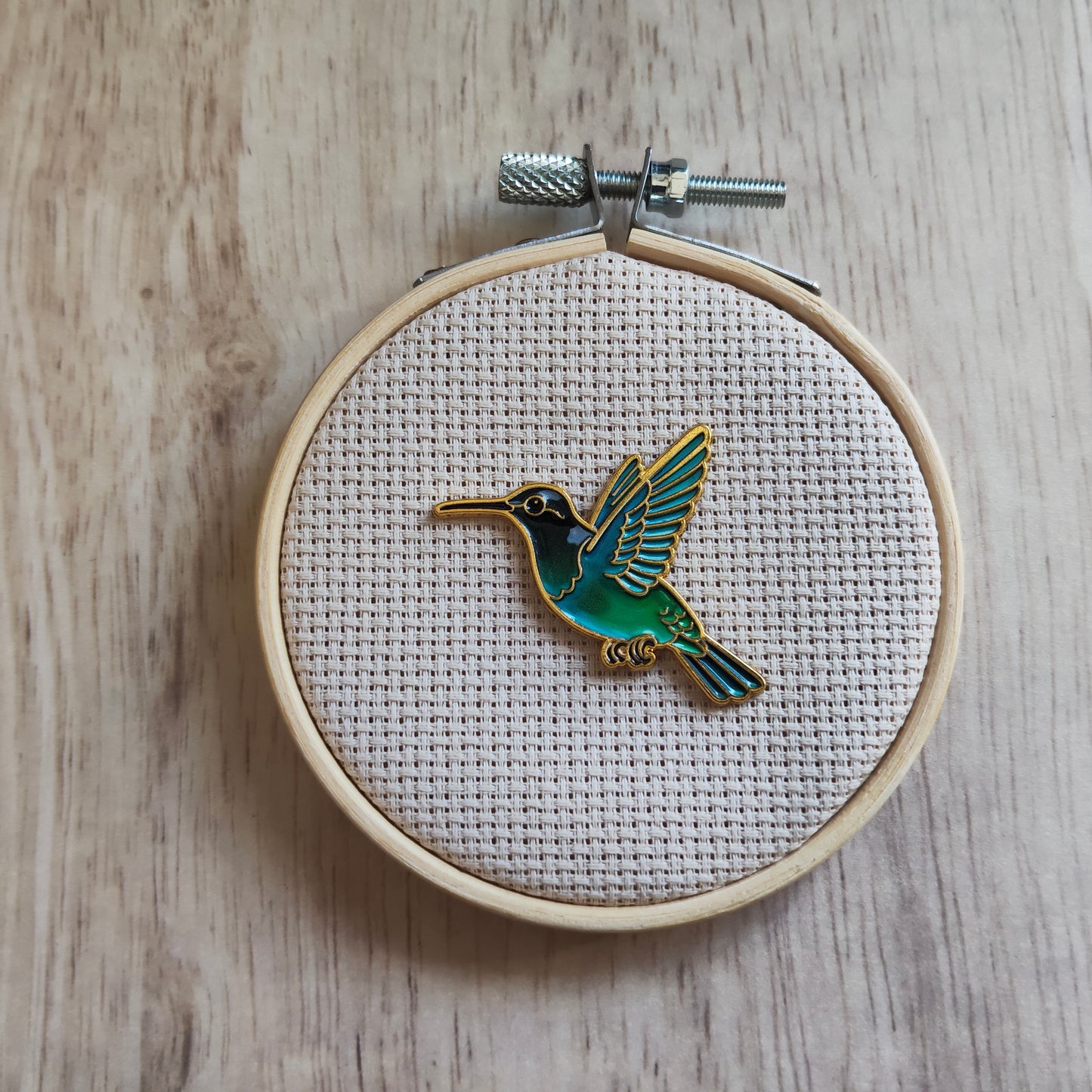 Pin's Grand oiseau colibri vert foncé turquoise