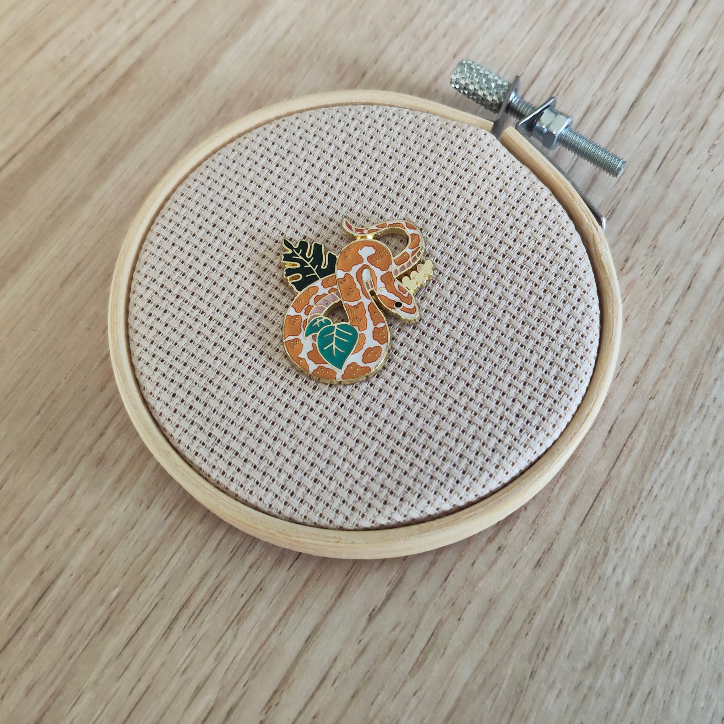 Pin's Serpent Jaune Reptile Feuille tropicale Monstera