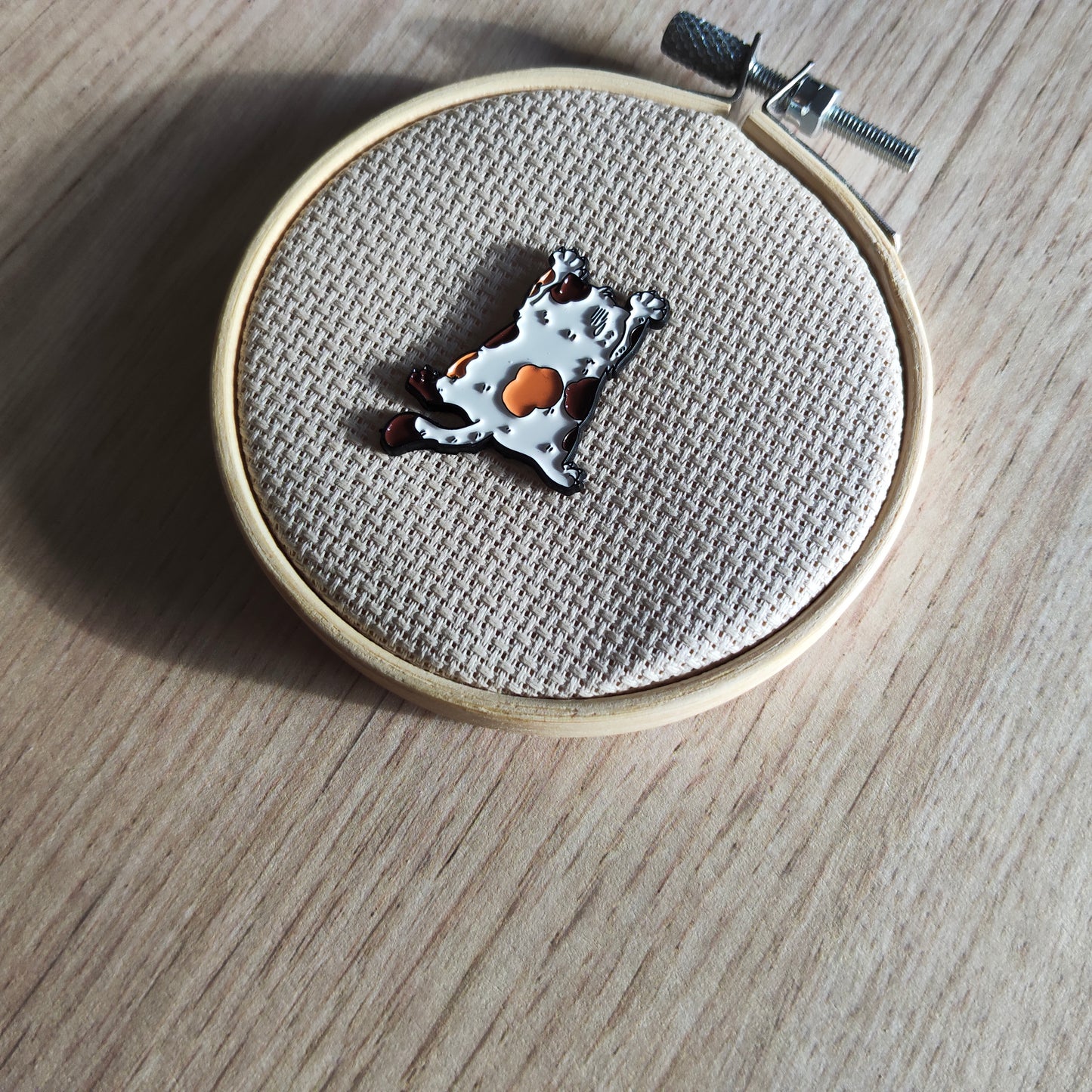 Pin's Chat Dos tricolore Animal Mignon