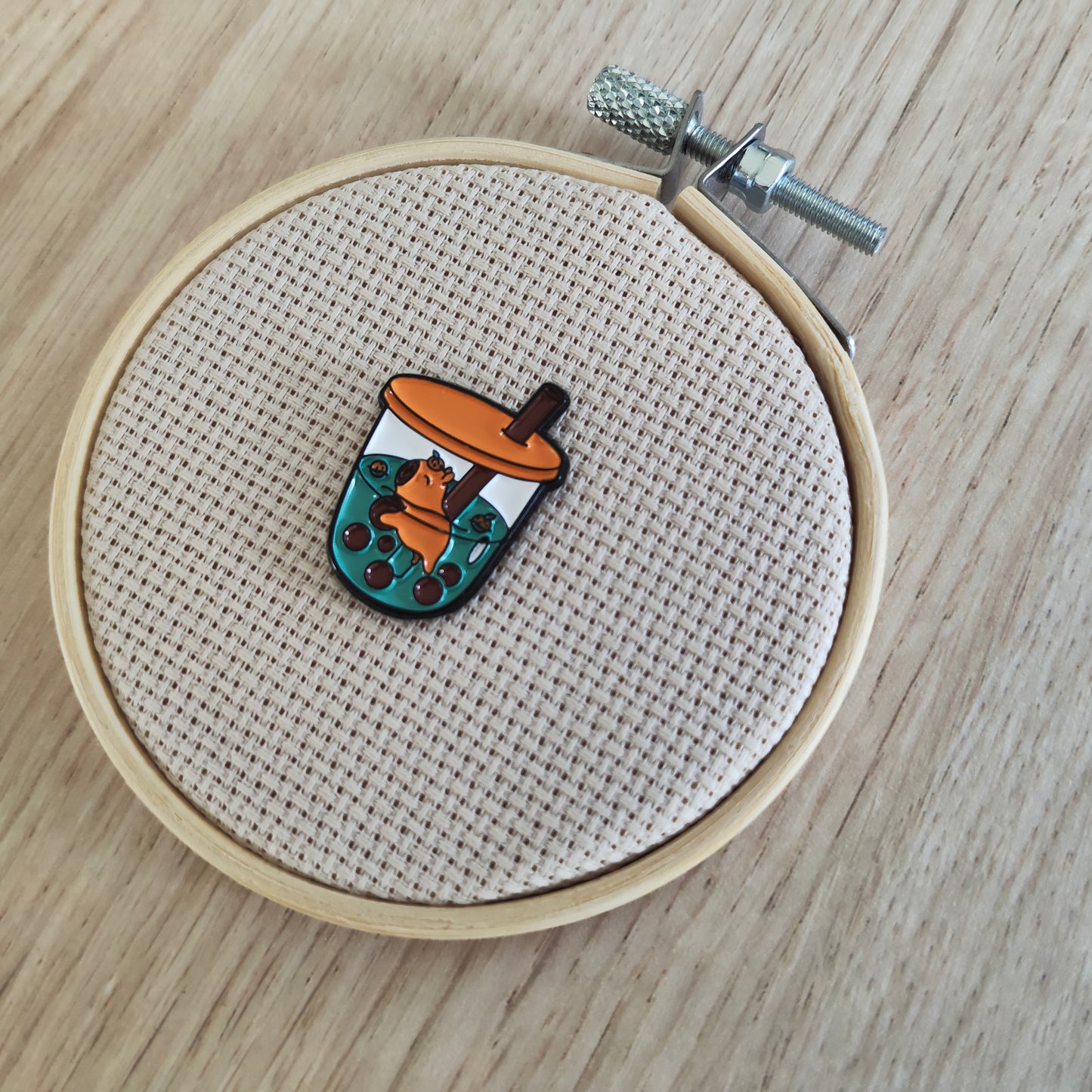 Pin's Capybara Boisson Orange Cute