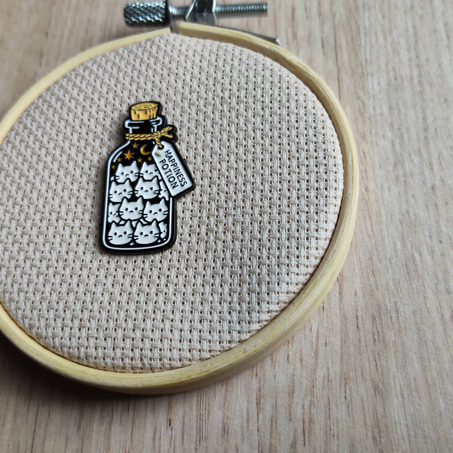 Pin's bouteille chat blanc potion happy animal