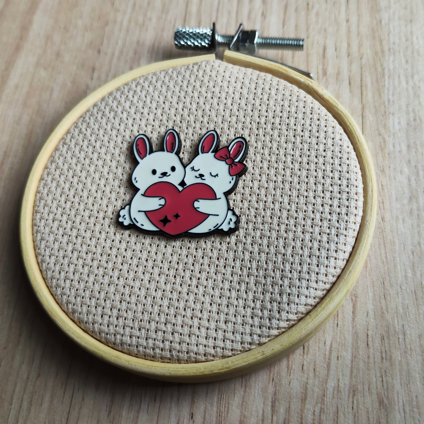 Pin's lapin blanc Amoureux cœur