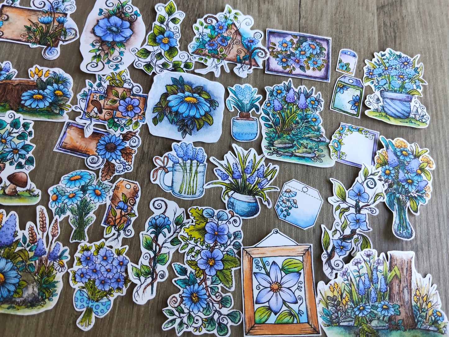 Lot de stickers fleurs bleues Violet – 28 autocollants floraux illustrés à l’aquarelle, ambiance botanique et nature