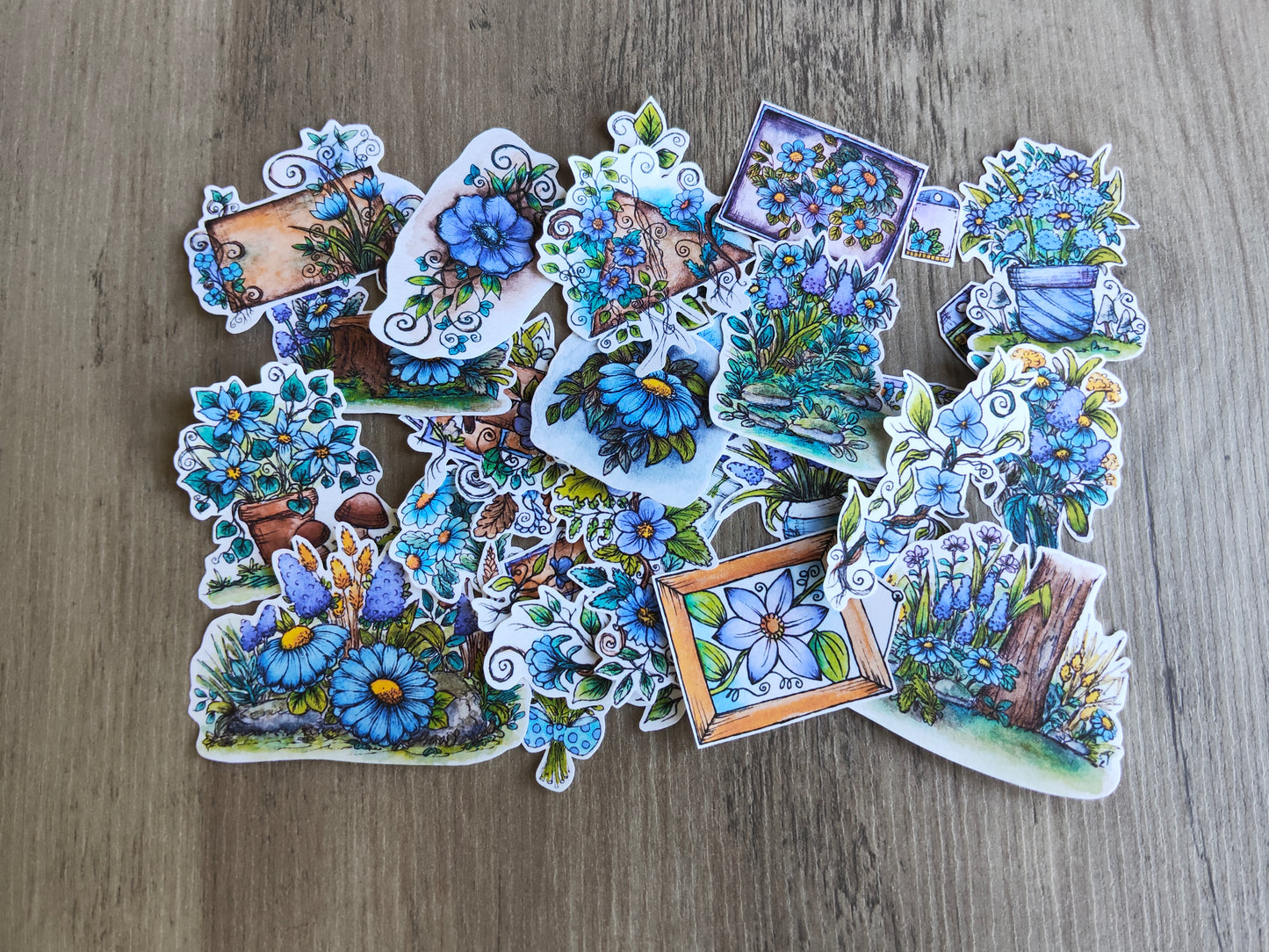 Lot de stickers fleurs bleues Violet – 28 autocollants floraux illustrés à l’aquarelle, ambiance botanique et nature