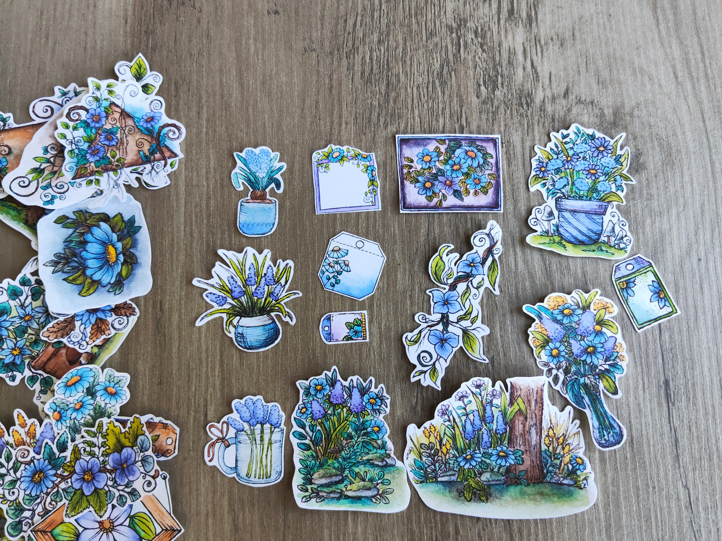 Lot de stickers fleurs bleues Violet – 28 autocollants floraux illustrés à l’aquarelle, ambiance botanique et nature