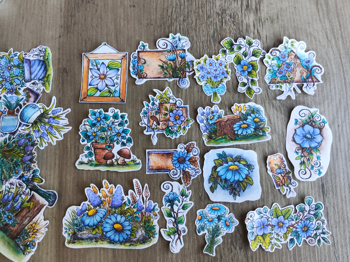 Lot de stickers fleurs bleues Violet – 28 autocollants floraux illustrés à l’aquarelle, ambiance botanique et nature