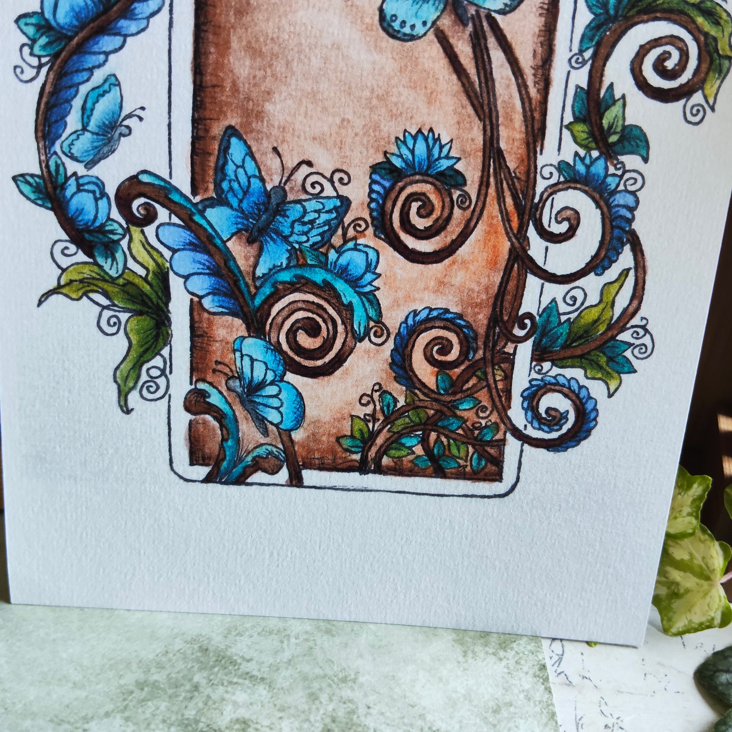 Affiche A5 Papillon & Arabesques – Bleu & Marron