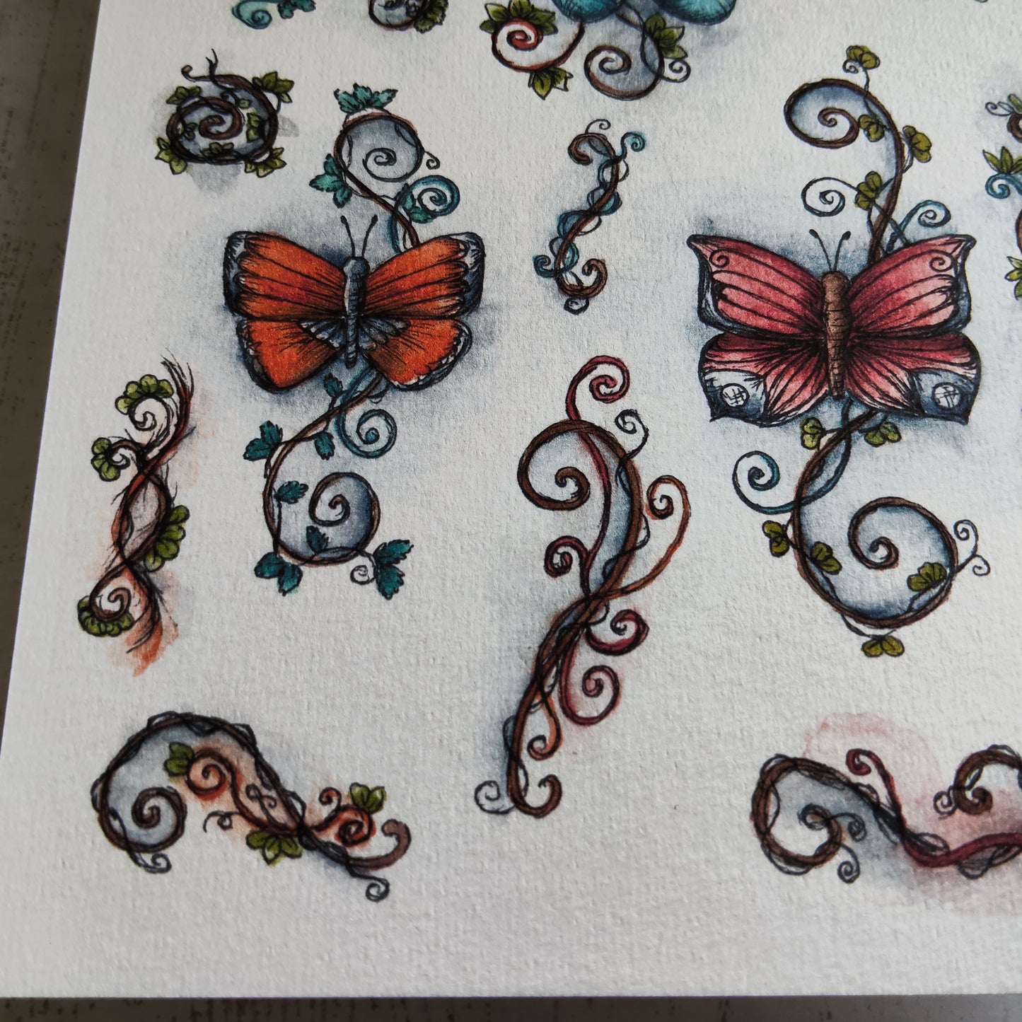 Affiche A5 Papillons & Volutes – Illustration Élégante et Fantaisie, Motifs Ornementaux à l’Aquarelle