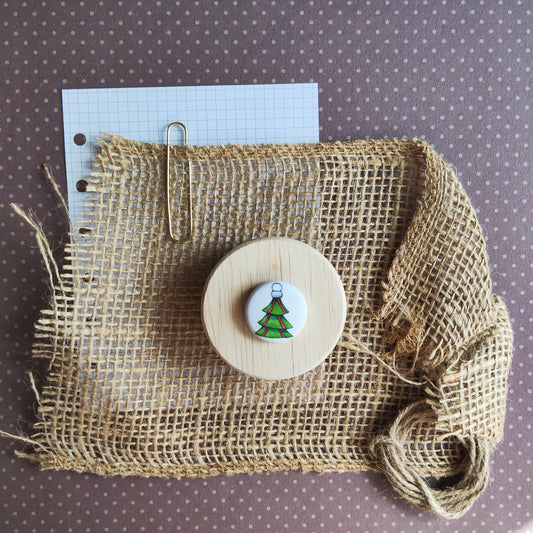 Badge Boule déco Sapin Fête Noël Arbre Hivernal