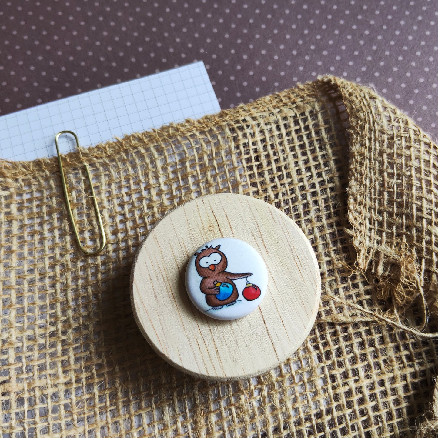 Badge Oiseau Hibou Mignon Marron et Boule ornement de noël Animal