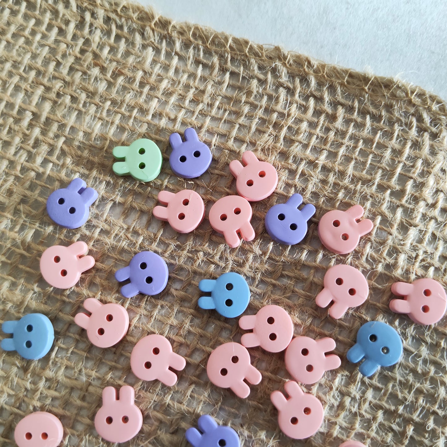 Boutons tête de lapin couleurs pastel