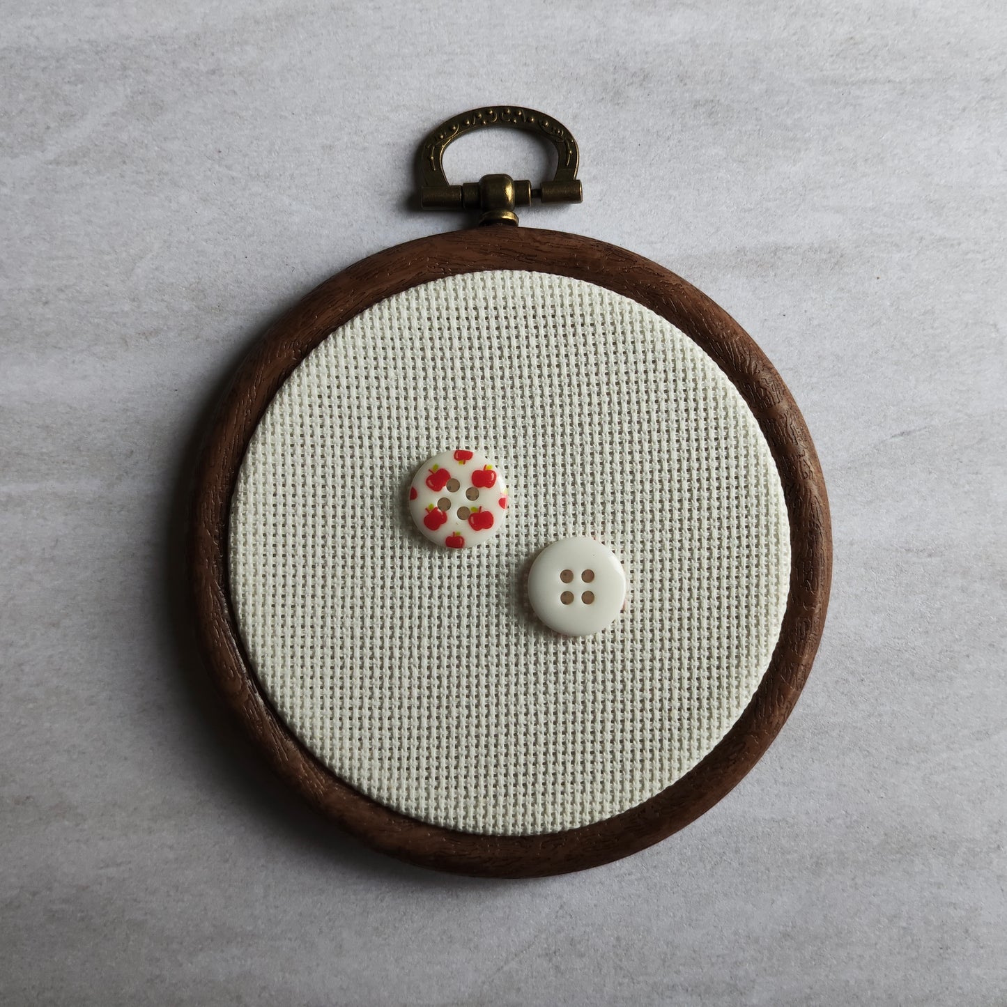 Boutons rond motif fruit pomme rouge et blanc