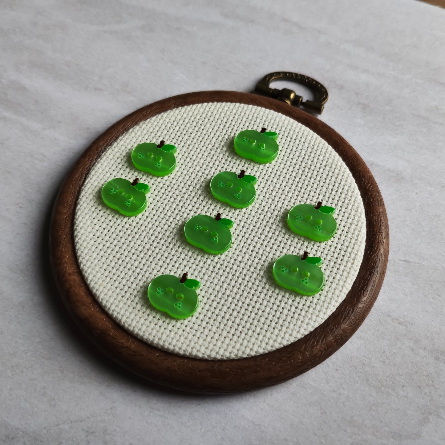 Boutons pomme vert nacré fruit jardin