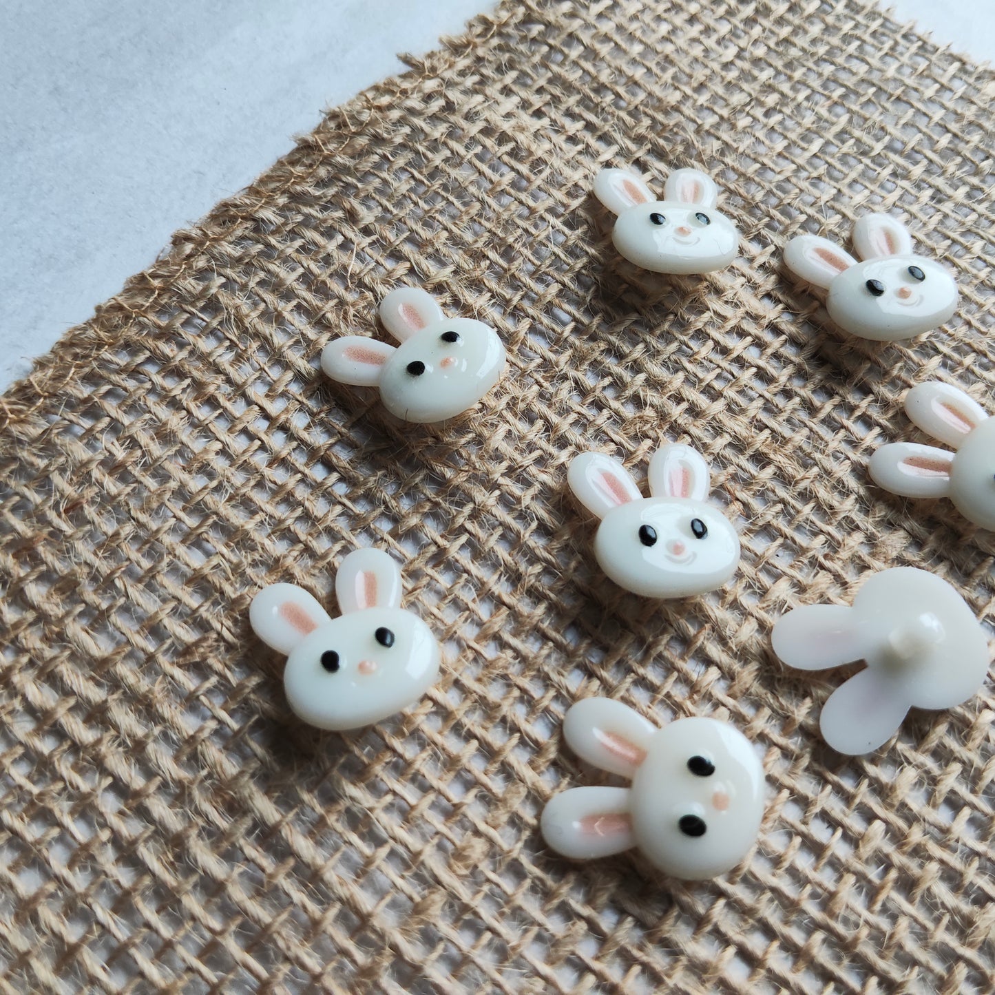 Boutons tête lapin mignon trou dos animal