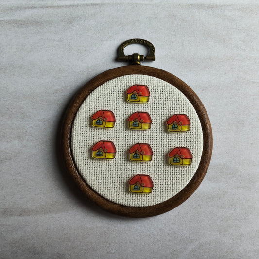 Boutons petite maison rouge jaune