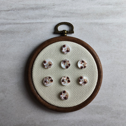Boutons Rond blanc nacré motifs fleurs marron
