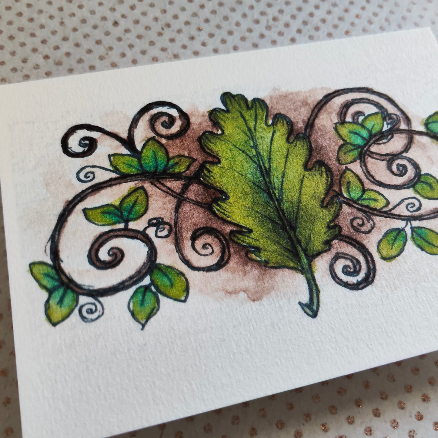Carte Feuille Magique et Volutes – Illustration Élémentaire