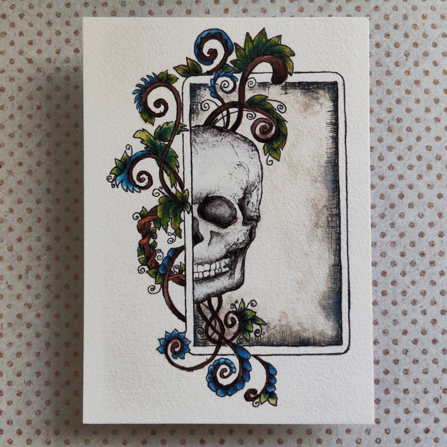 Carte A6 Crâne Gothique – Arabesques et Feuillage Sombre