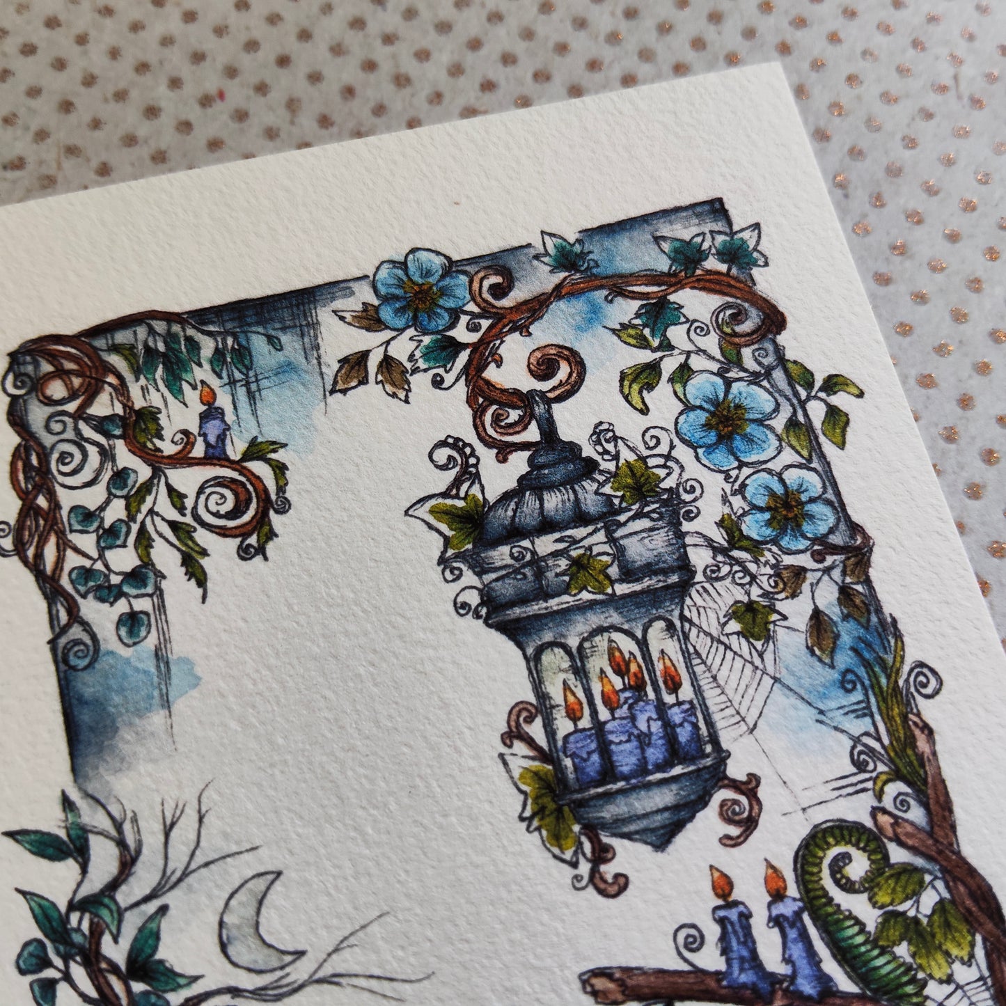 Carte Lanterne Féerique – Illustration Aquarelle Feuillage Lierre Bougie Champignon