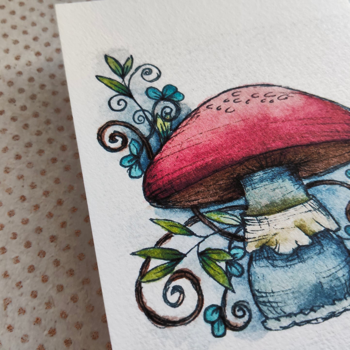 Carte Champignon Rouge et Arabesque Feuilles – Illustration Fantaisie