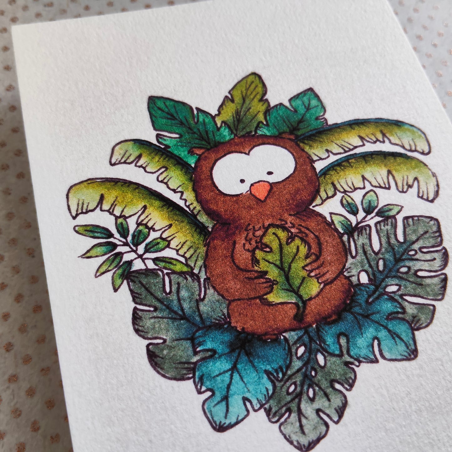 Carte illustrée – Hibou tropical & feuille Monstera – Aquarelle mignonne – Format A6