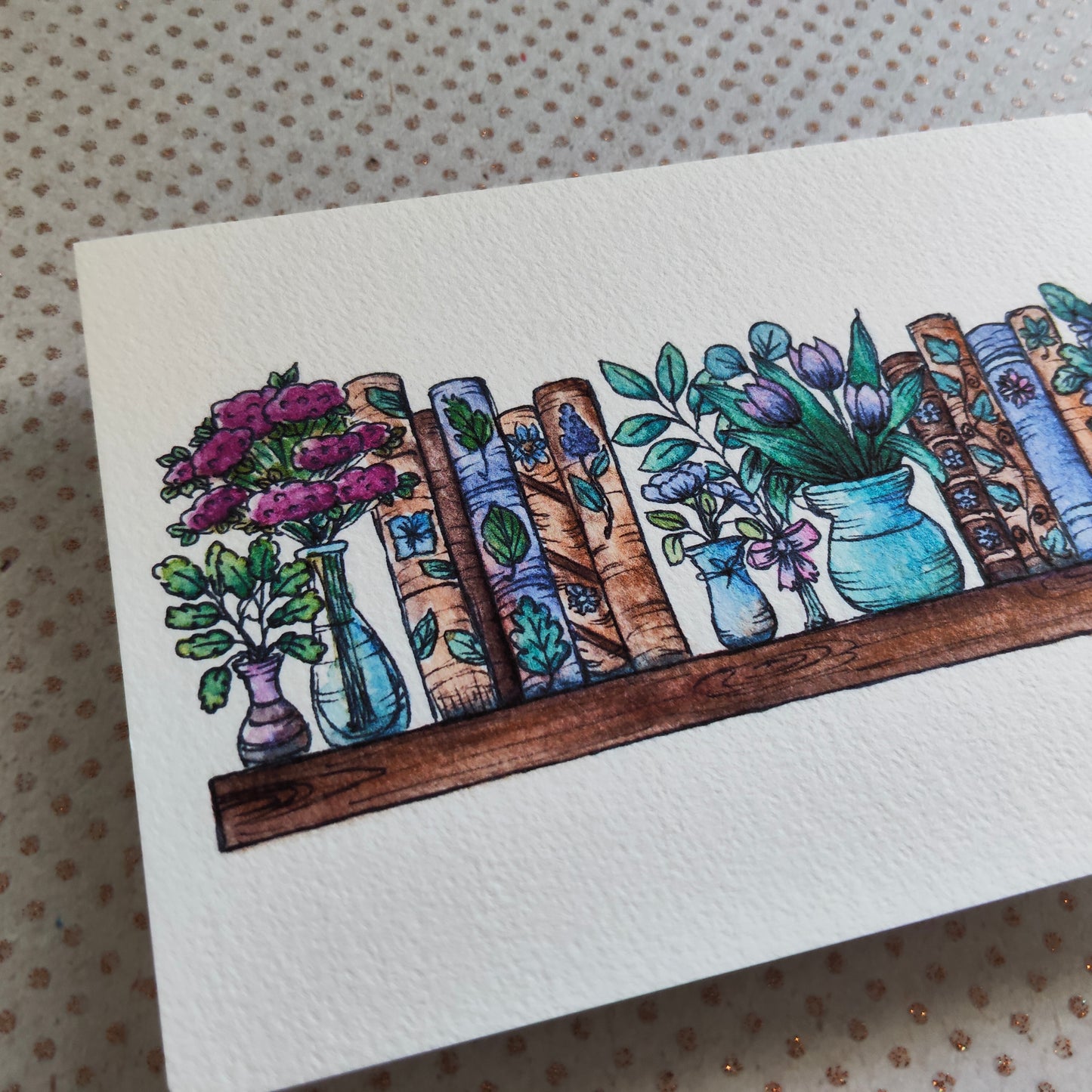 Carte A6 – Illustration aquarelle bibliothèque fleurie bleu – Art floral et lecture