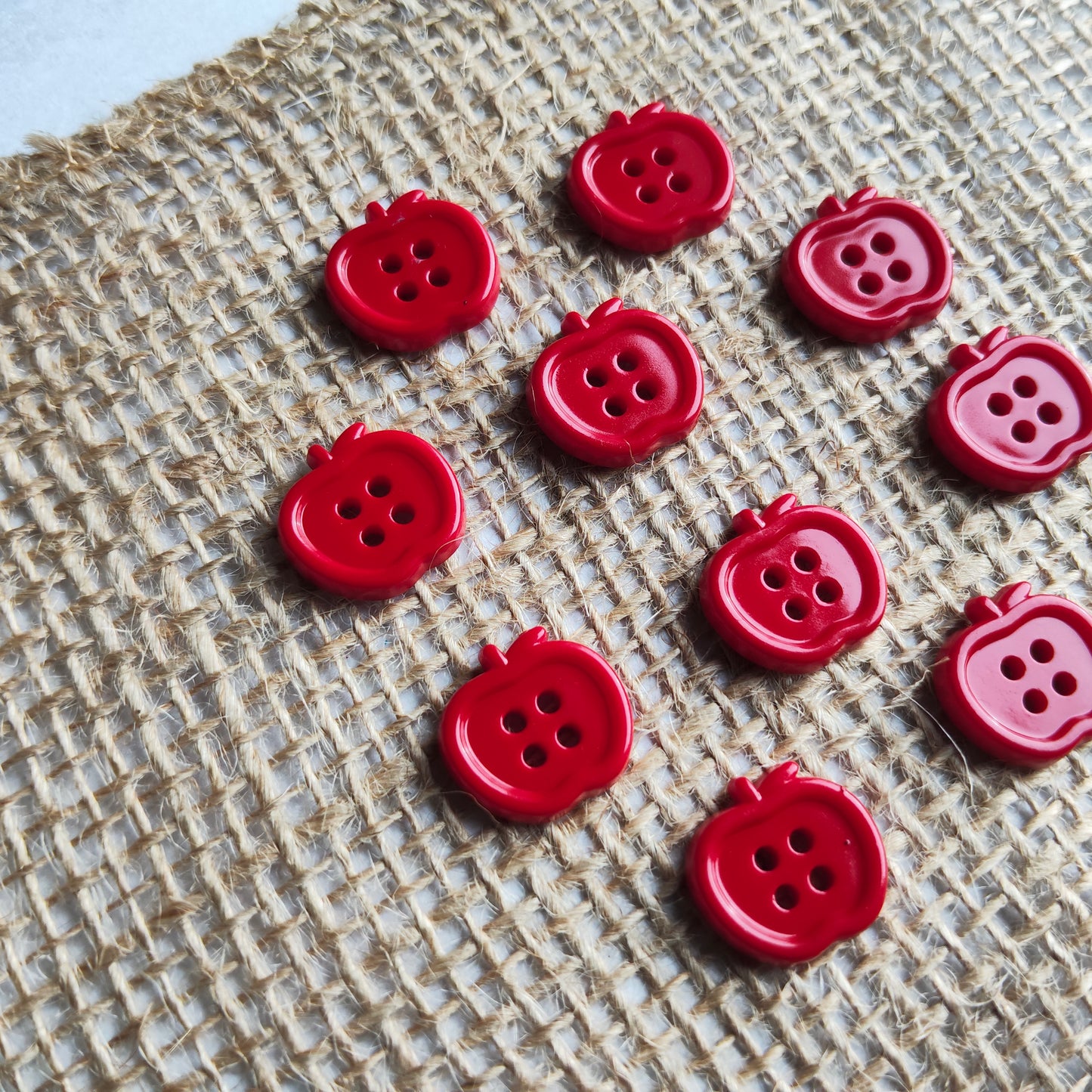 Boutons pomme rouge fruit