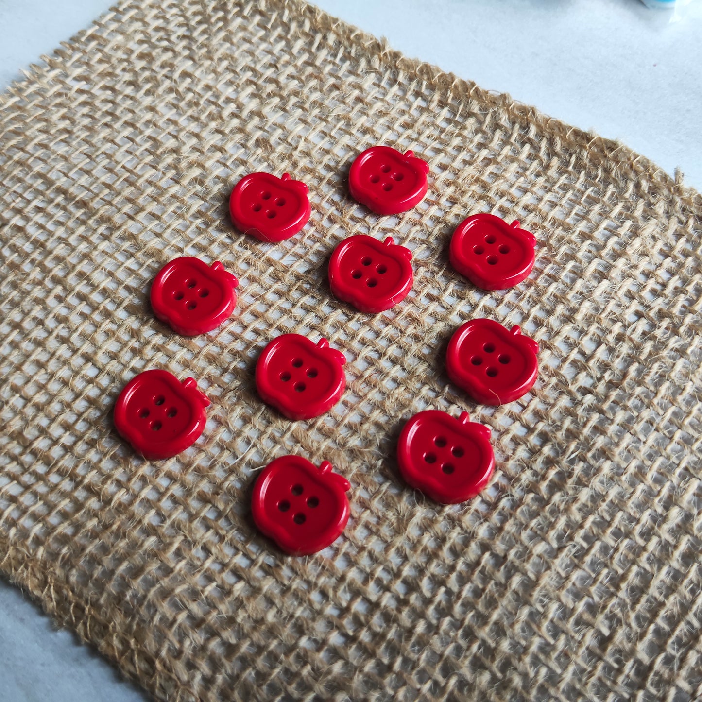 Boutons pomme rouge fruit