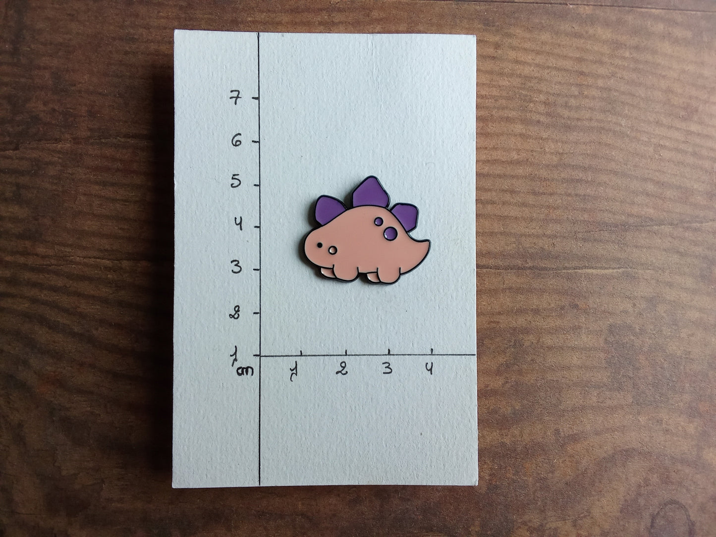 Pin's Dinosaure orange violet mignon animal Préhistorique