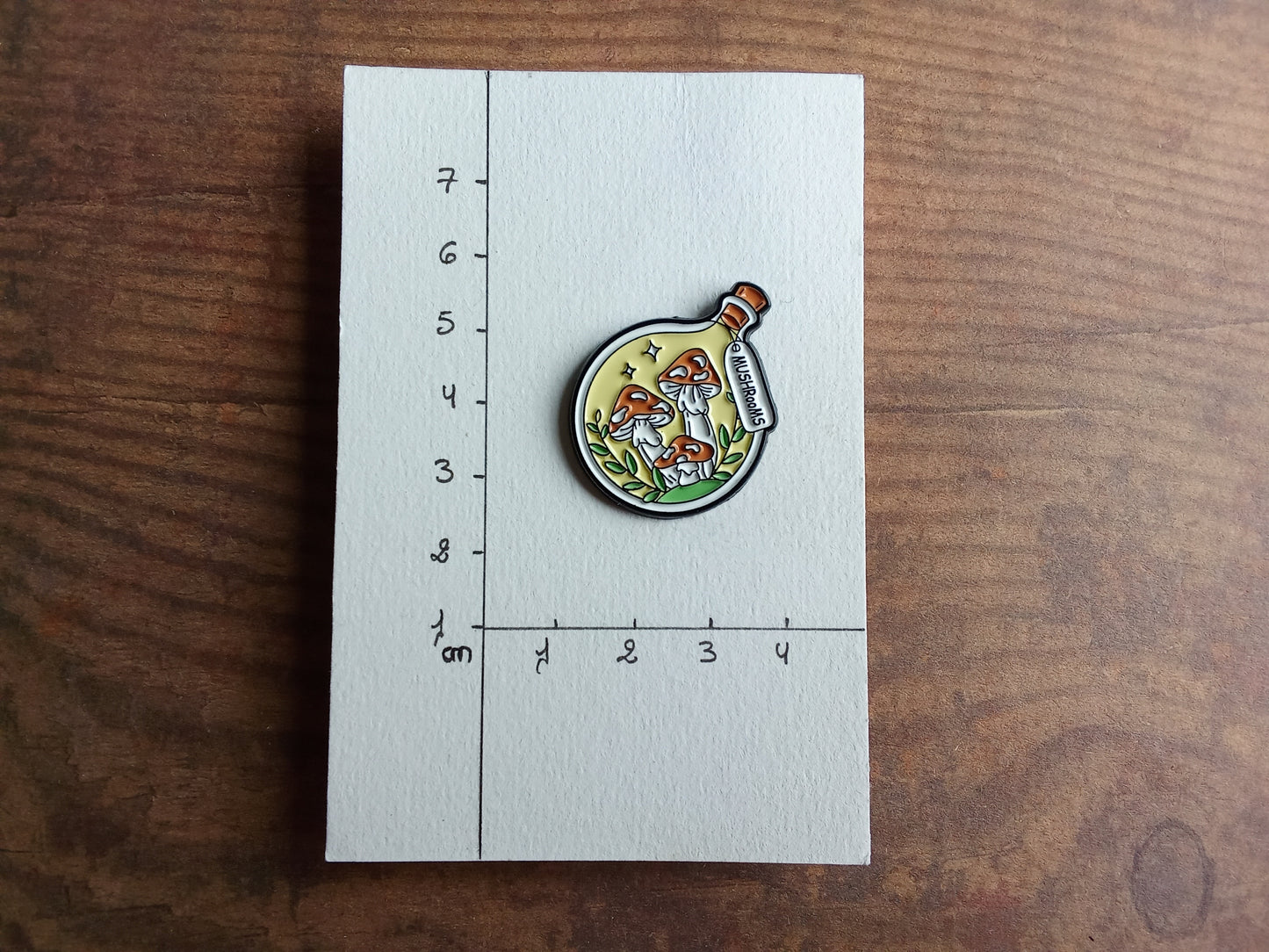 Pin's Fiole Bouteille Jaune Rouge Champignon magie