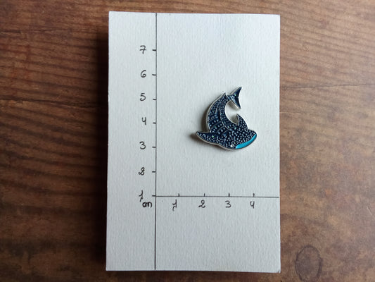 Pin's Requin Baleine animal marin bleu