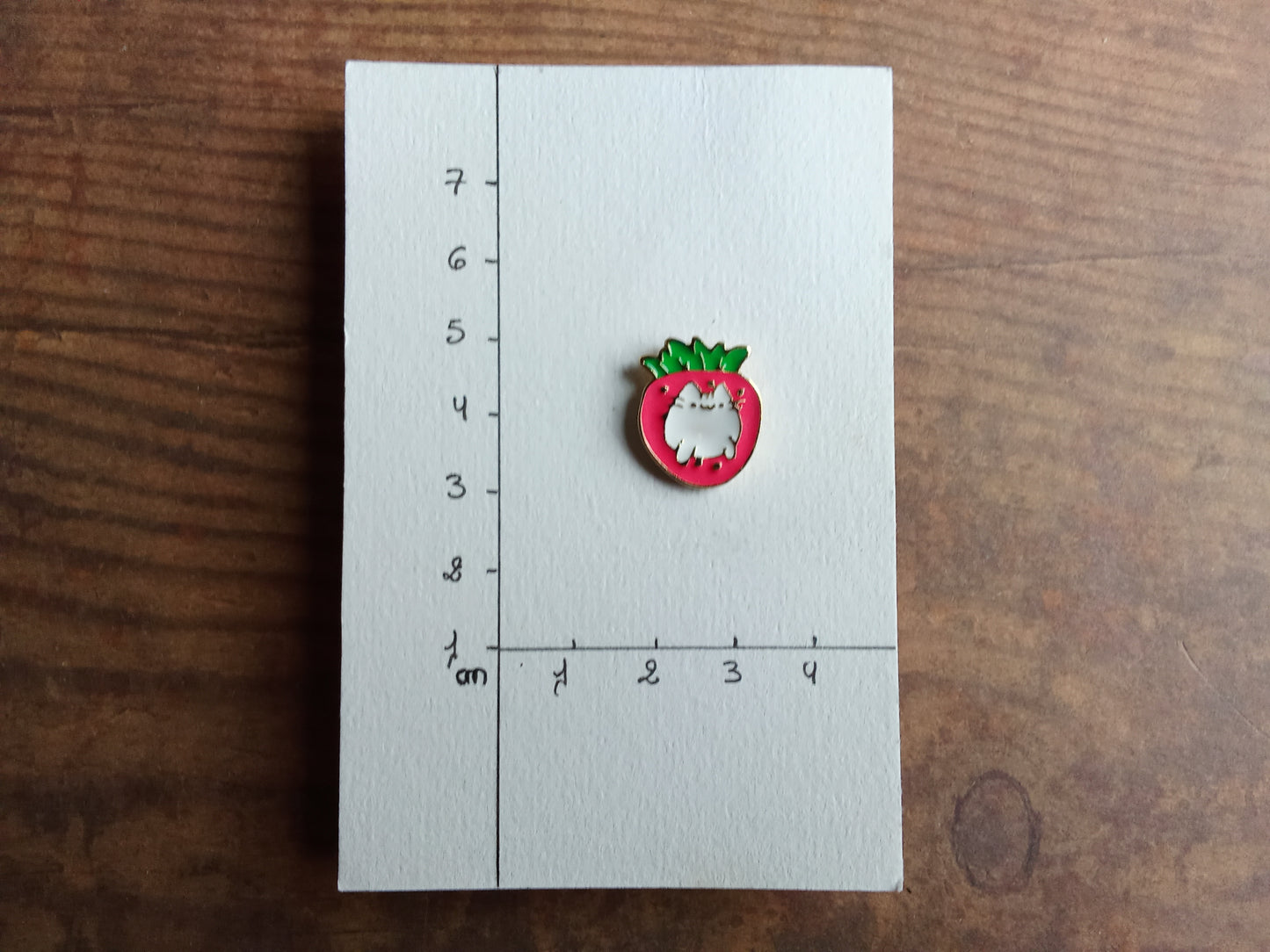 Pin's Chat Blanc mignon Fruit Fraise rose