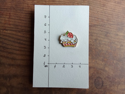 Pin's Chat blanc et tarte aux fraises fruits