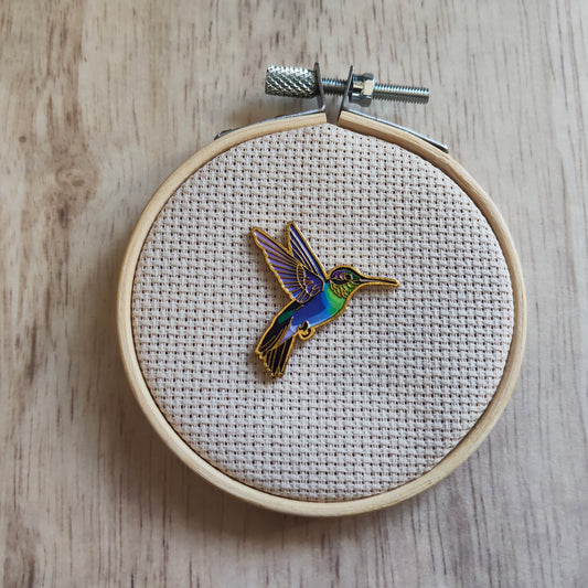 Pin's Colibri animal oiseau vert violet bord or