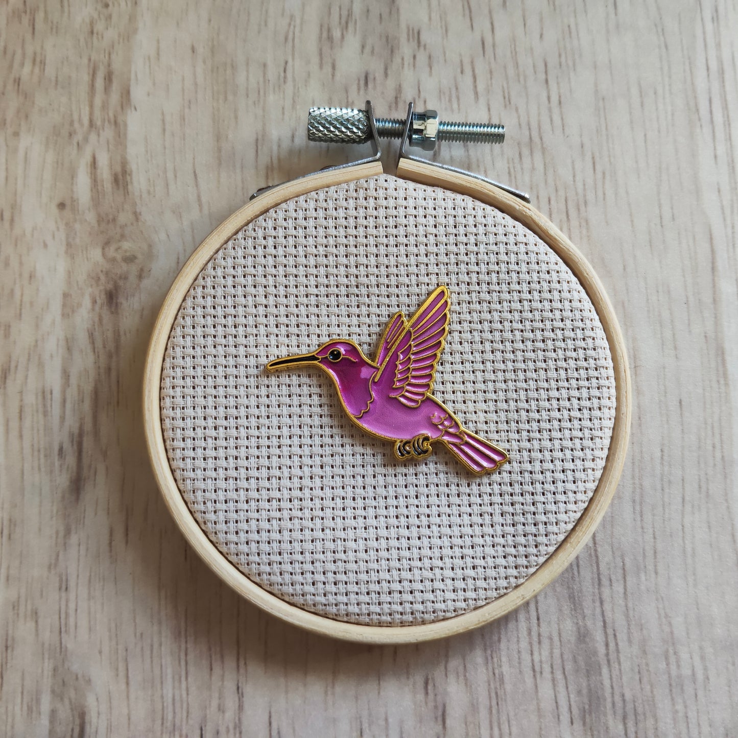 Pin's Grand oiseau colibri rose