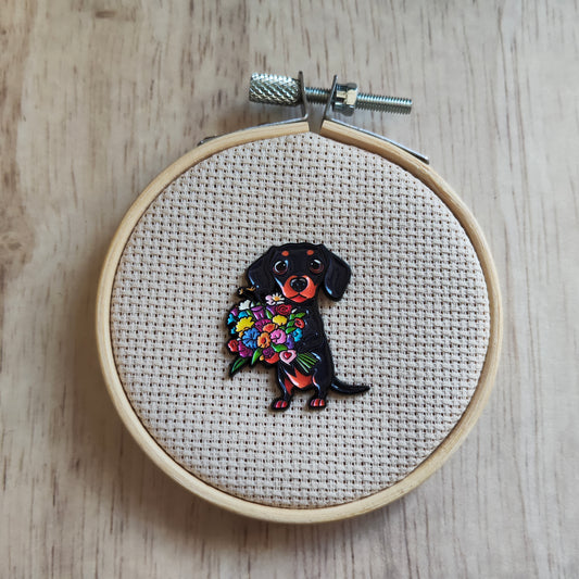 Pin's Chien teckel et bouquet de fleurs Animal